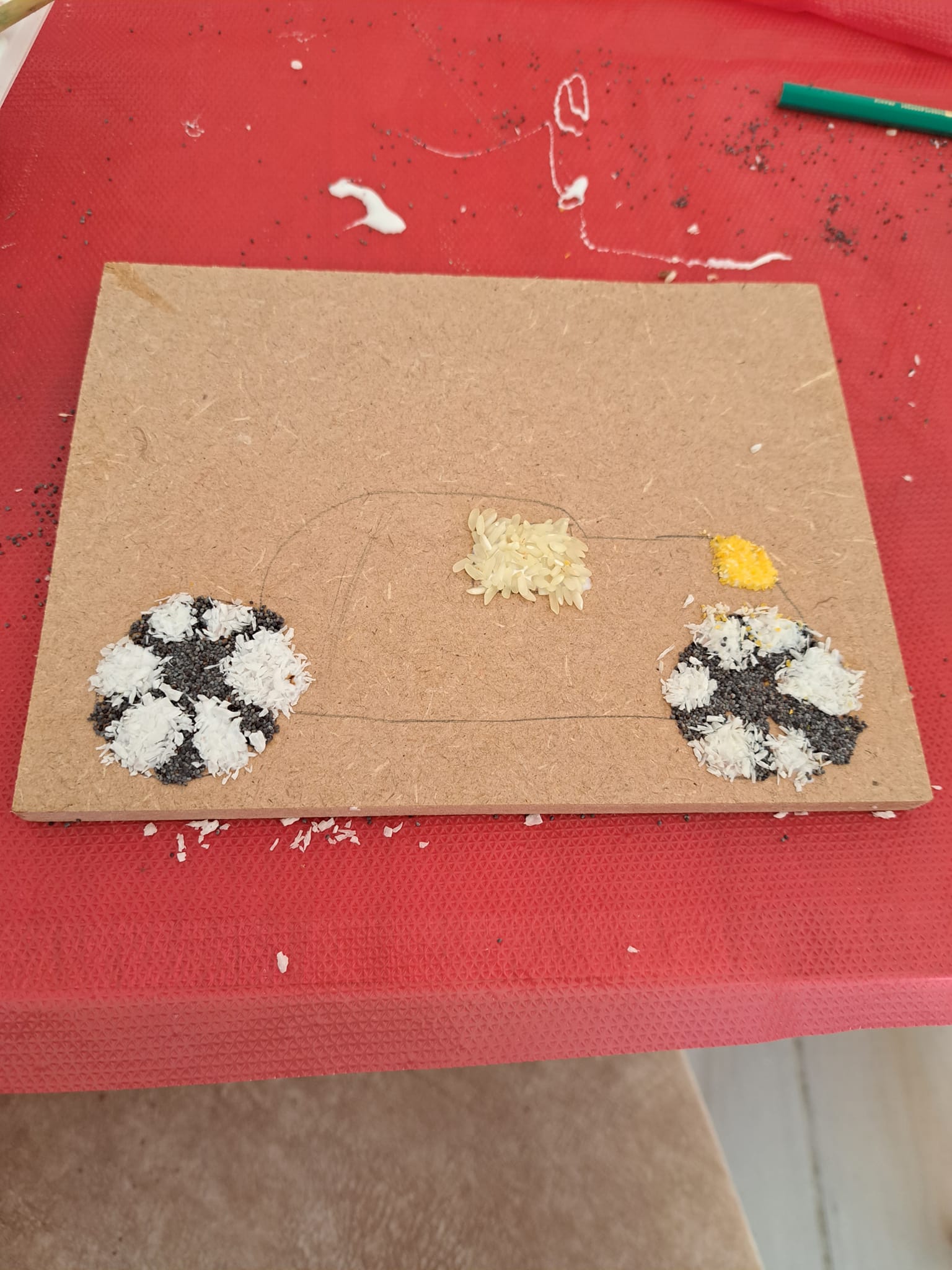 Zajęcia plastyczne - mozaiki z artykułów spożywczych